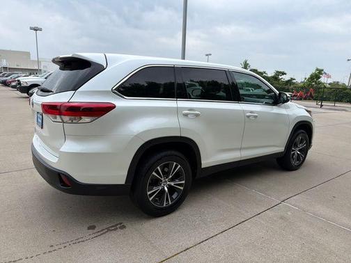 Blizzard Pearl 2019 Toyota Highlander LE