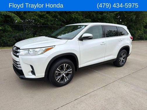 Blizzard Pearl 2019 Toyota Highlander LE