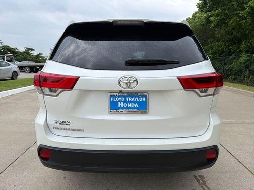 Blizzard Pearl 2019 Toyota Highlander LE