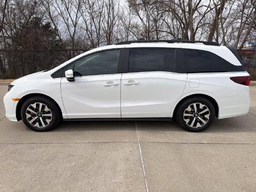 Platinum White Pearl 2026 Honda Odyssey EX-L