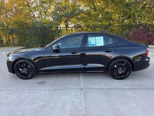 2024 Volvo S60 B5 Plus Black Edition