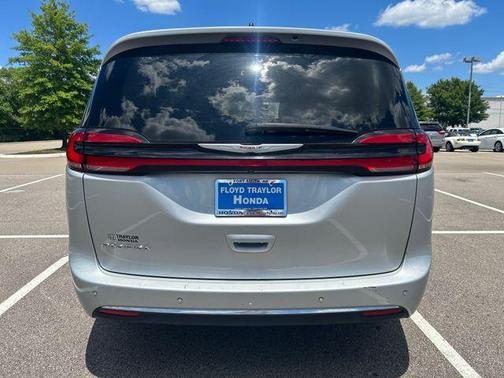 2023 Chrysler Pacifica Touring-L