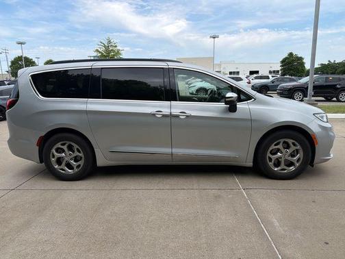 Silver Mist Clearcoat 2023 Chrysler Pacifica Limited