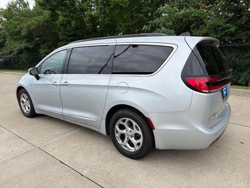 Silver Mist Clearcoat 2023 Chrysler Pacifica Limited