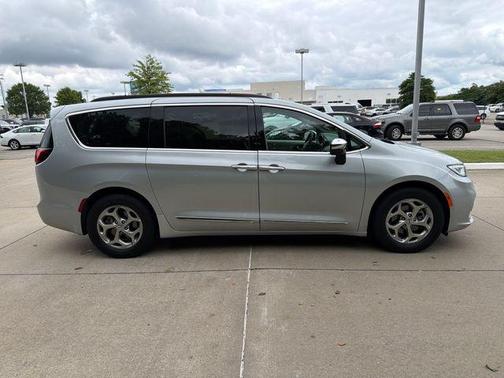 Silver Mist Clearcoat 2023 Chrysler Pacifica Limited