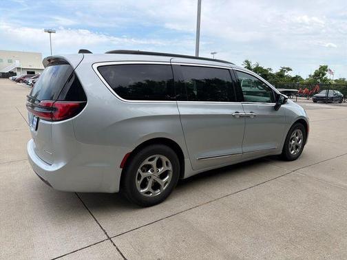 Silver Mist Clearcoat 2023 Chrysler Pacifica Limited