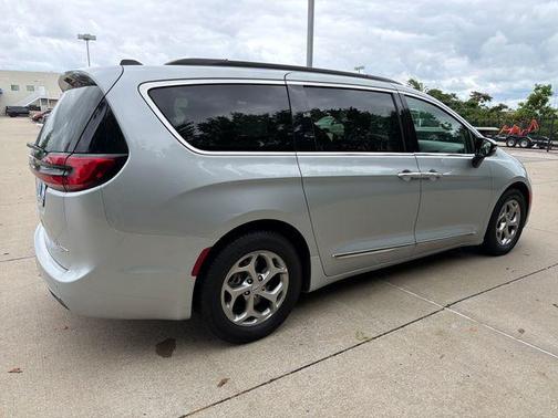 Silver Mist Clearcoat 2023 Chrysler Pacifica Limited