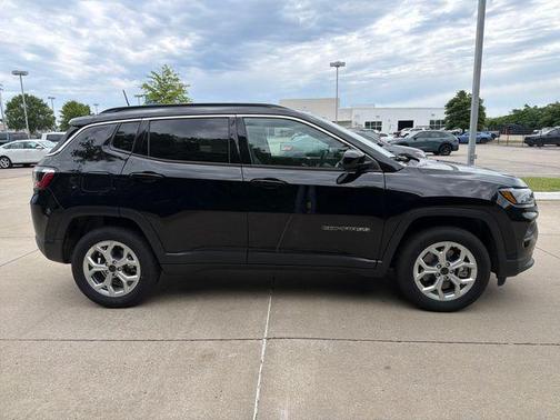 Diamond Black 2025 Jeep Compass Latitude