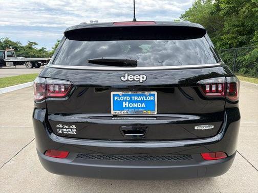 Diamond Black 2025 Jeep Compass Latitude