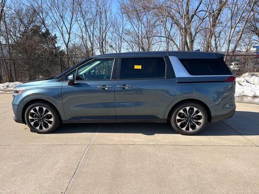 2024 Kia Carnival EX