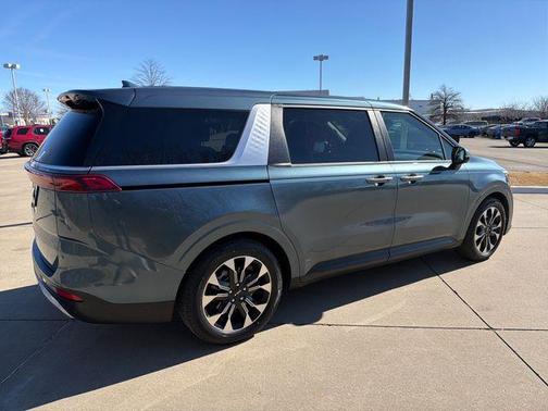 2024 Kia Carnival EX