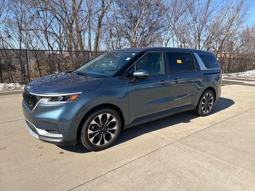 2024 Kia Carnival EX