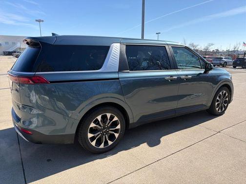 2024 Kia Carnival EX