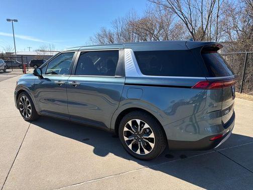 2024 Kia Carnival EX