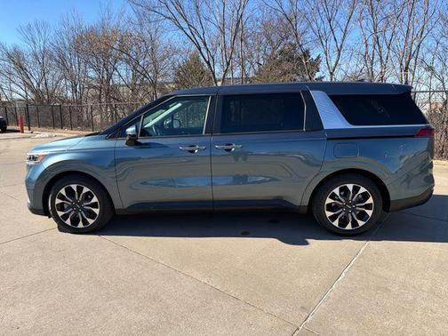 2024 Kia Carnival EX