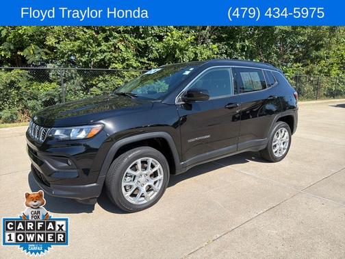 Diamond Black Crystal Pearlcoat 2024 Jeep Compass Latitude Lux