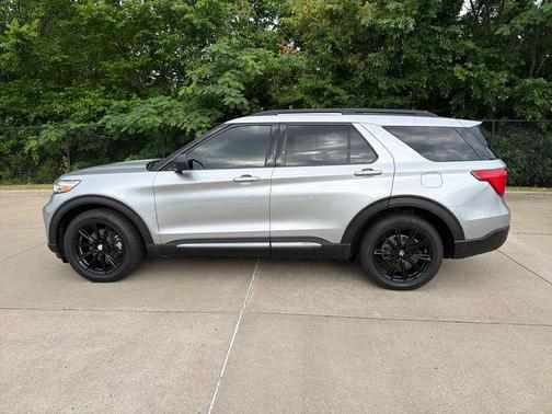 Silver Metallic 2020 Ford Explorer XLT