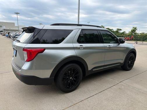 Silver Metallic 2020 Ford Explorer XLT