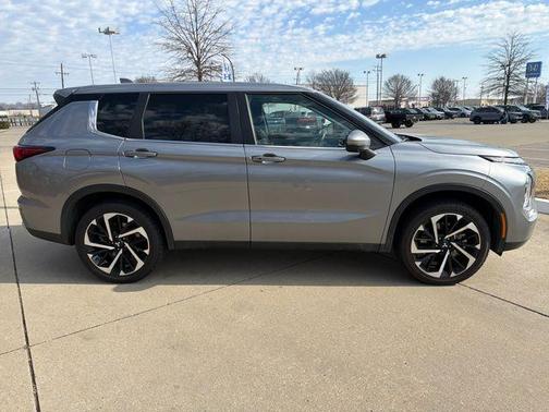 2024 Mitsubishi Outlander SE