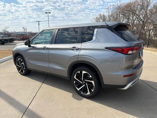 2024 Mitsubishi Outlander SE