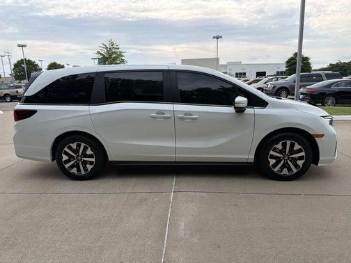 Platinum White Pearl 2026 Honda Odyssey EX-L