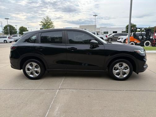 Crystal Black Pearl 2024 Honda HR-V LX