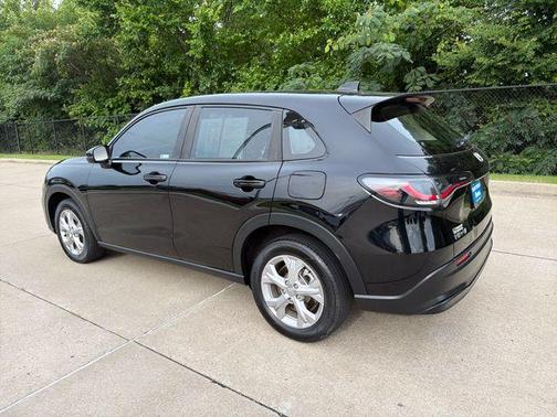 Crystal Black Pearl 2024 Honda HR-V LX