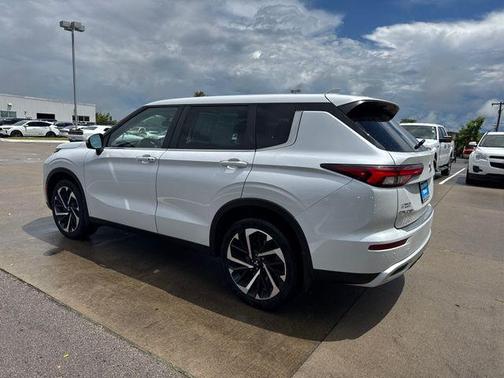 2023 Mitsubishi Outlander SE