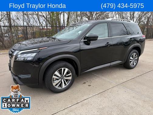 Super Black 2025 Nissan Pathfinder SL
