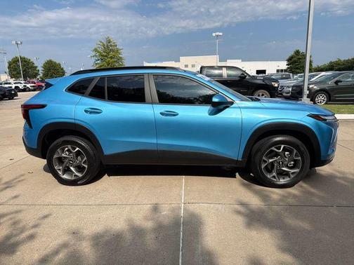 Marina Blue Metallic 2025 Chevrolet Trax LT