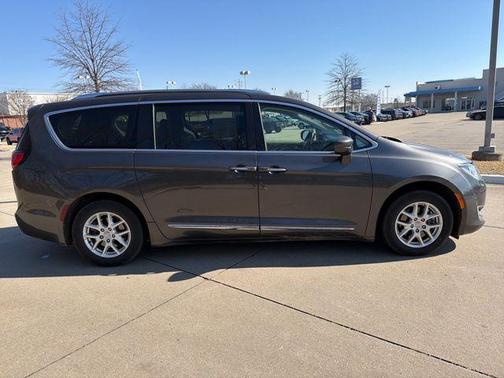 2020 Chrysler Pacifica Touring-L