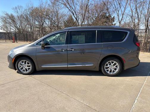 2020 Chrysler Pacifica Touring-L