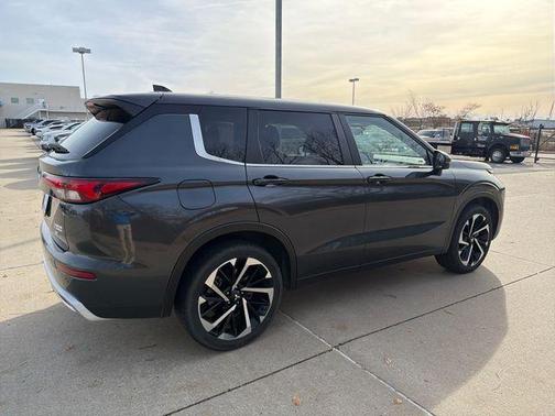 2024 Mitsubishi Outlander SE