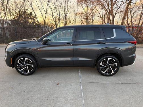 2024 Mitsubishi Outlander SE