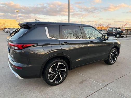 2024 Mitsubishi Outlander SE