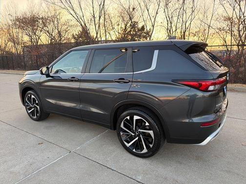2024 Mitsubishi Outlander SE