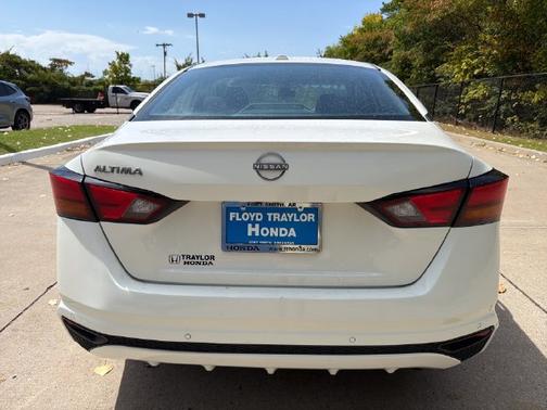 Glacier White 2025 Nissan Altima 2.5 SV