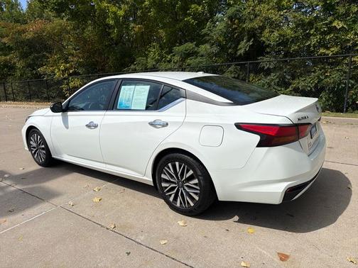 Glacier White 2025 Nissan Altima 2.5 SV