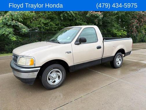 Beige 1998 Ford F-150 XL