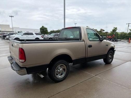 Beige 1998 Ford F-150 XL