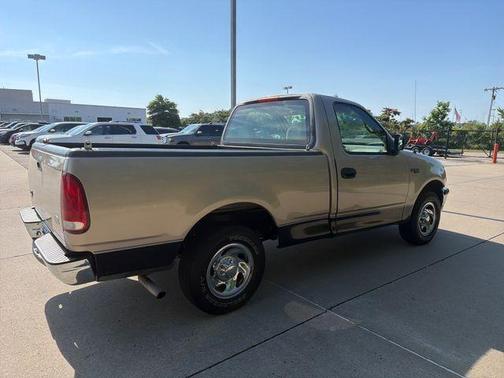 Beige 1998 Ford F-150 XL