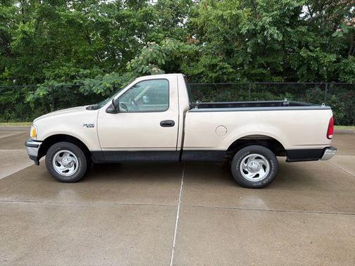 Beige 1998 Ford F-150 XL