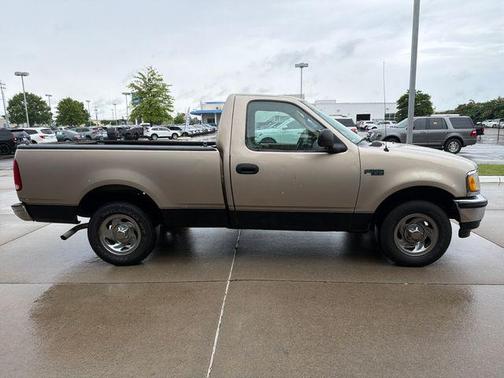 Beige 1998 Ford F-150 XL