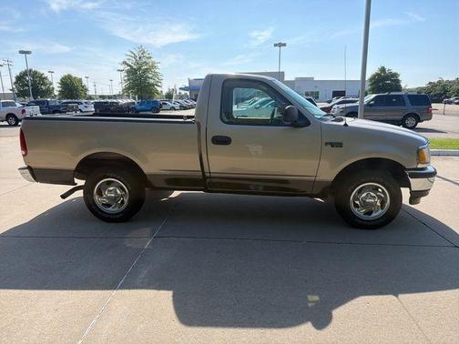 Beige 1998 Ford F-150 XL
