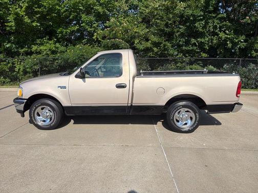 Beige 1998 Ford F-150 XL