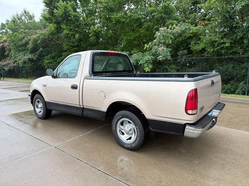 Beige 1998 Ford F-150 XL