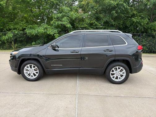 Brilliant Black Crystal Pearlcoat 2015 Jeep Cherokee Latitude