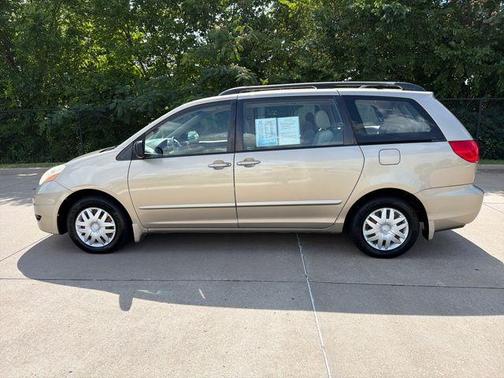 Beige 2006 Toyota Sienna LE