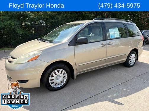 Beige 2006 Toyota Sienna LE