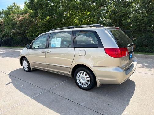 Beige 2006 Toyota Sienna LE